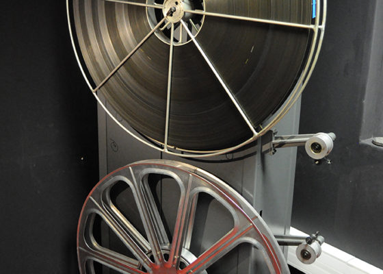 Ancien projecteur de cinéma.