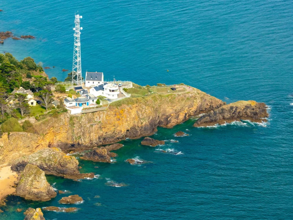 Vue aérienne de la pointe de Chémoulin et du sémaphore.